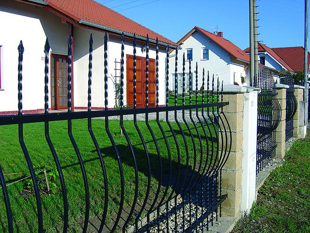 Plot k rodinnému domu Plot k rodinnému domu